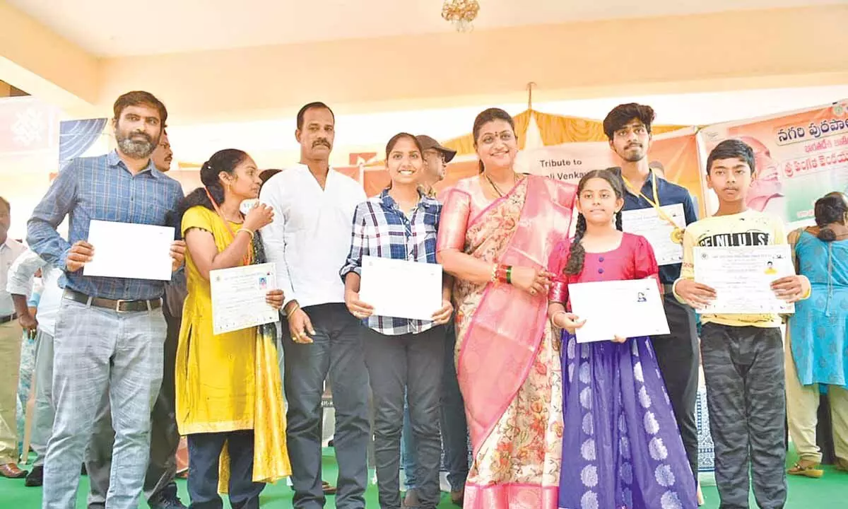 Minister RK Roja along with six Yoga winners at PCN Government High School in Nagari on Tuesday