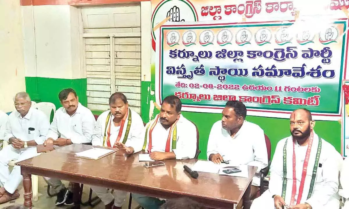 Andhra Pradesh Congress Committee (APCC) president S Sailajanath addressing party activists at a meeting in Kurnool on Tuesday. DCC president M Sudhakar Babu and others are also seen.