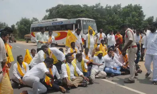 Police personnel dispersing TDP leaders, who are staging rasta roko on old bypass road in Ongole on Tuesday