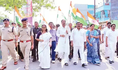 Social Welfare Minister M Nagarjuna, Deputy Speaker Kona Raghupati, District Collector Vijay Krishnan and SP Vakul Jindal participating in 2K Walk in Bapatla town on Tuesday