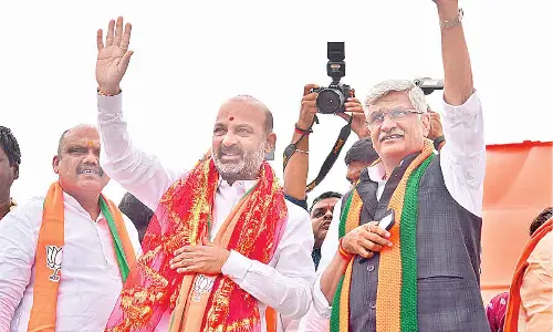 Time to throw out corrupt TRS govt : Union Minister