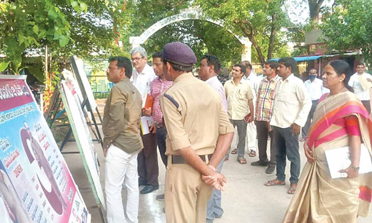 karimnagar-ed-inspects-rtc-depot-s