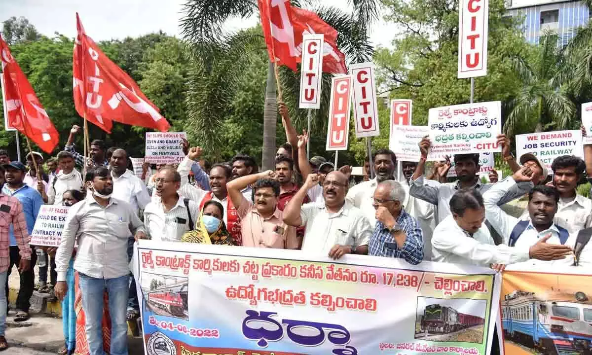 Railway contract workers stage dharna in support of demands
