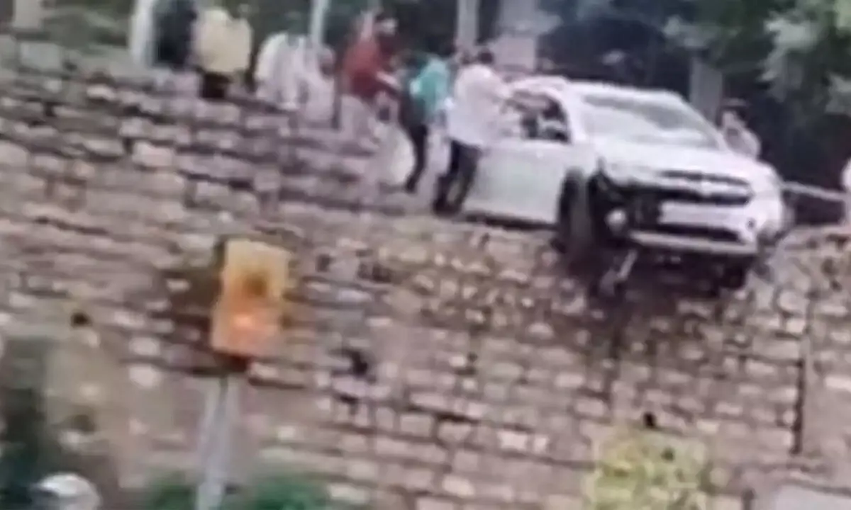 Panic triggered after car rams into 25ft wall due to brake failure in Hyd