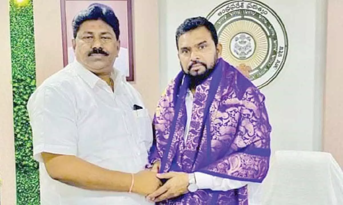 BJP AP Minority leader Shaik Khalifatulla Basha with Wakf Board Chairman Shaik Khadar Basha in Vijayawada on Friday