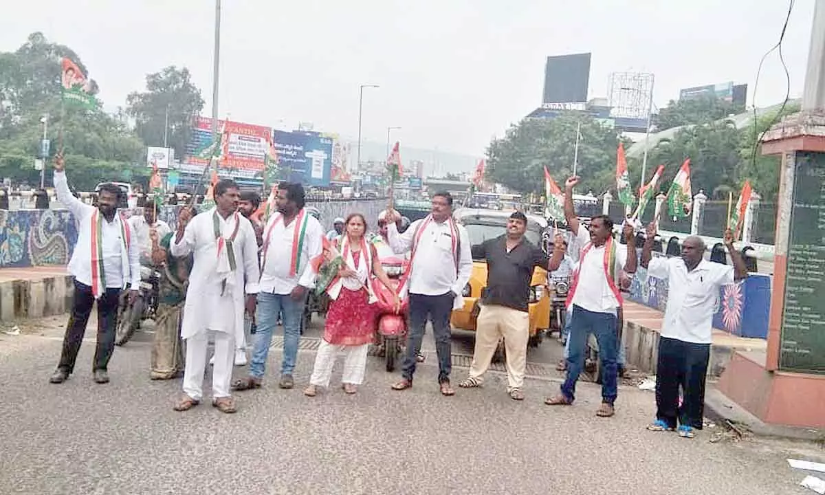 Congress leaders staging a protest against price rise in Visakhapatnam on Friday