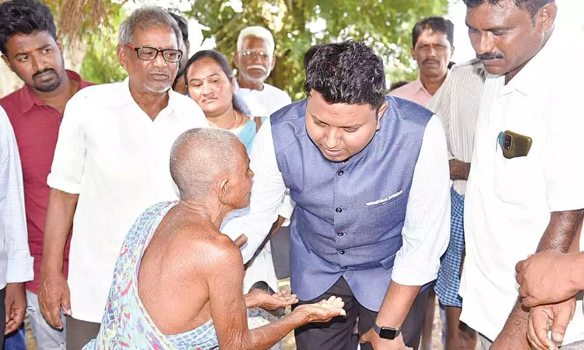 Collector Nishanth Kumar interacting with N Rattaalu in Parvathipuram on Friday