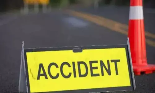 Two women dead as a lorry runs over them in Anantapur