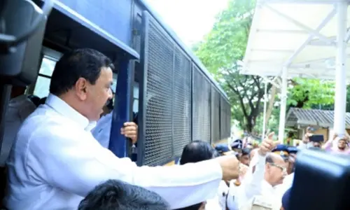 Maharashtra Congress protests against inflation, unemployment, many leaders detained