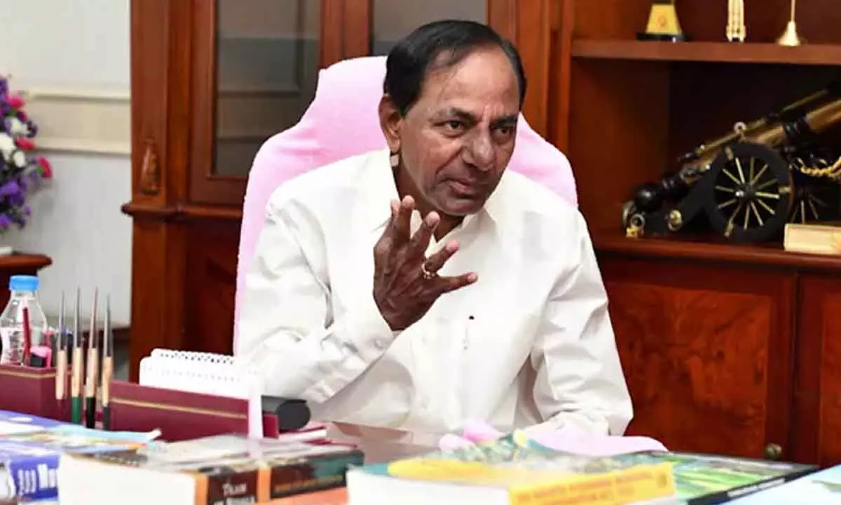 Centre hurting weavers by increasing taxes: KCR
