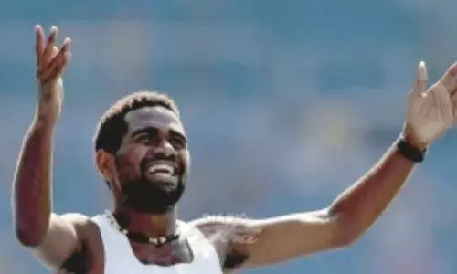 Solomon Islands Rosefelo Siosi gets cheers for finishing last in mens 5000m