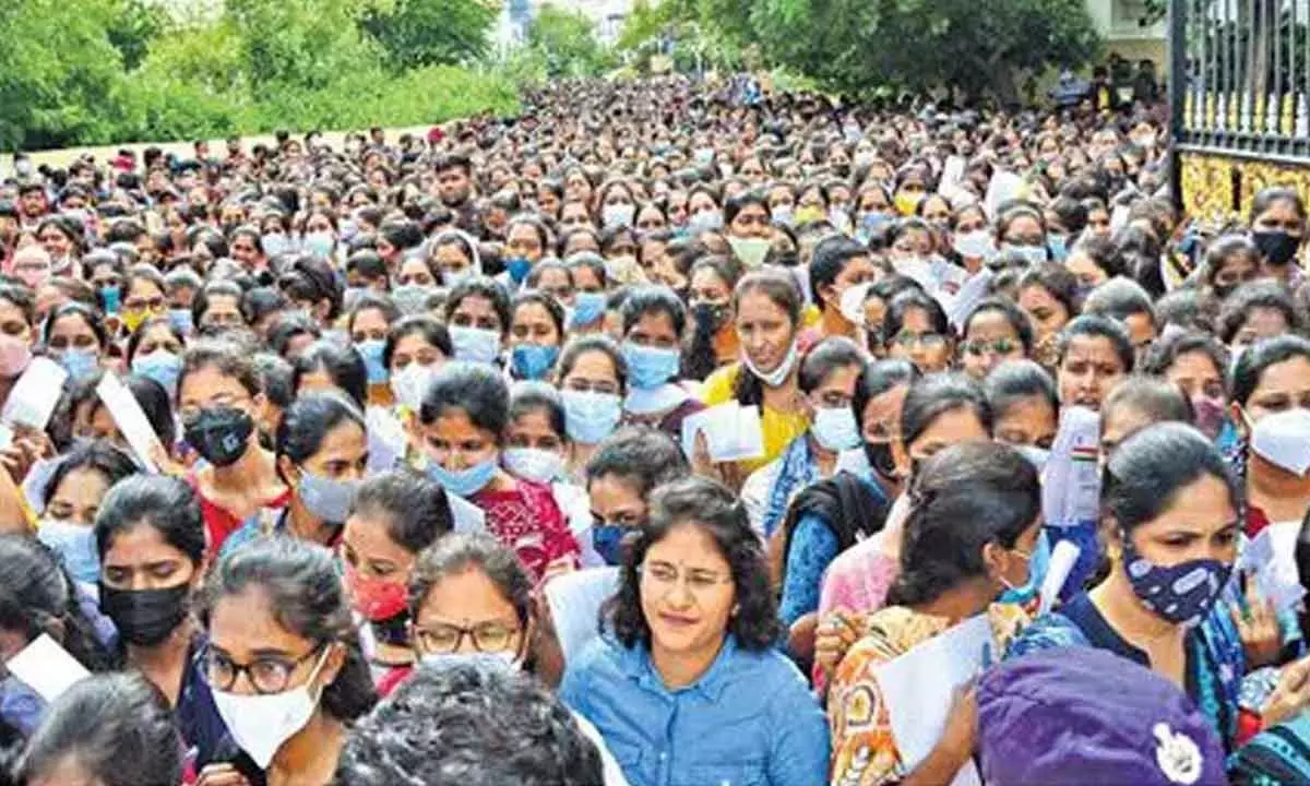 2,25,759 candidates appear for SI prelims test in Telangana