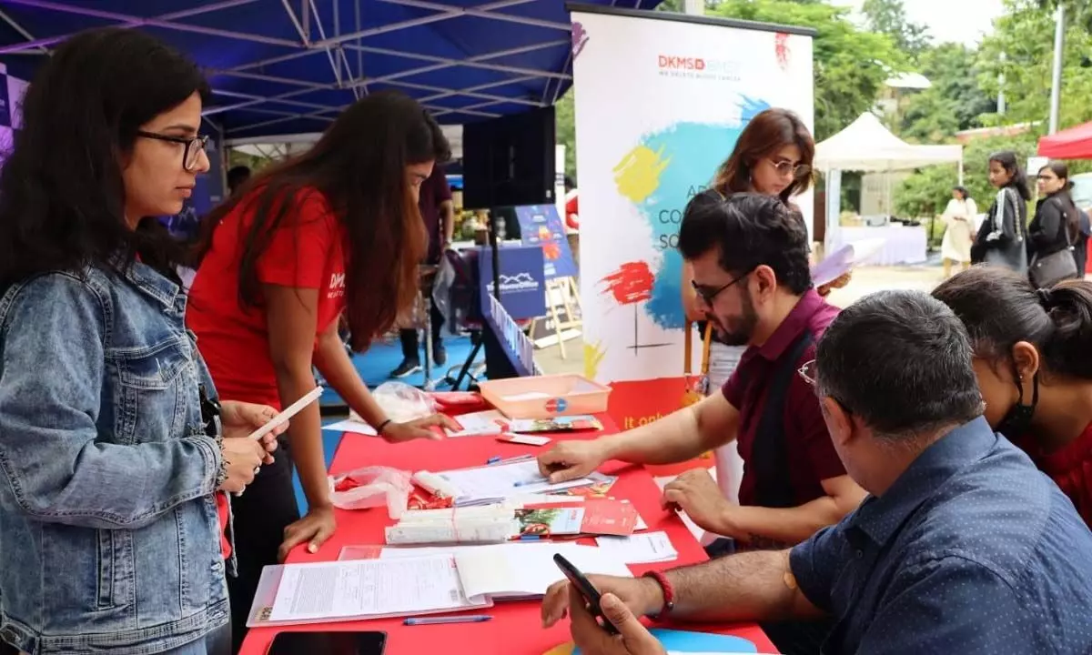 Many youngsters register as potential lifesavers at India’s largest art fest
