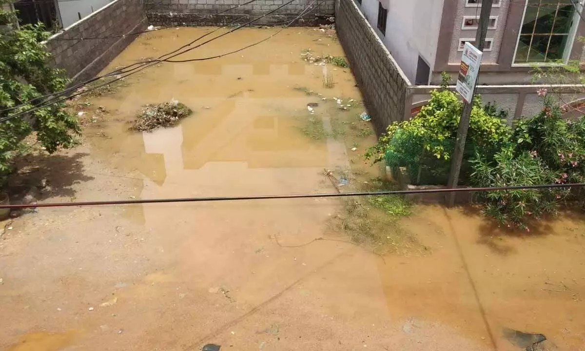 Water flowing from Jawahar Nagar dump yard keeps colonies on edge