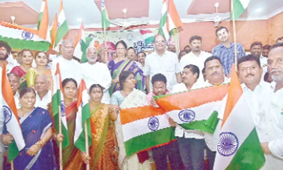 Take part in Swatantra Bharat Vajrotsavalu, Sabitha tells people