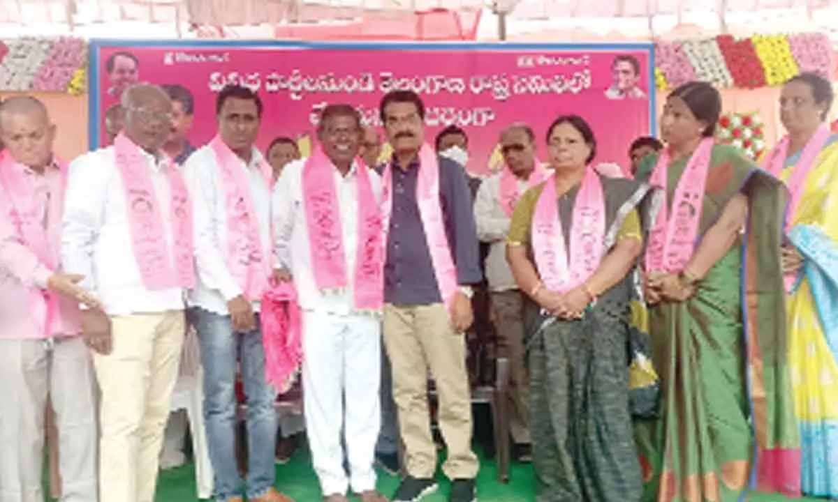 Leaders, workers from different parties join TRS