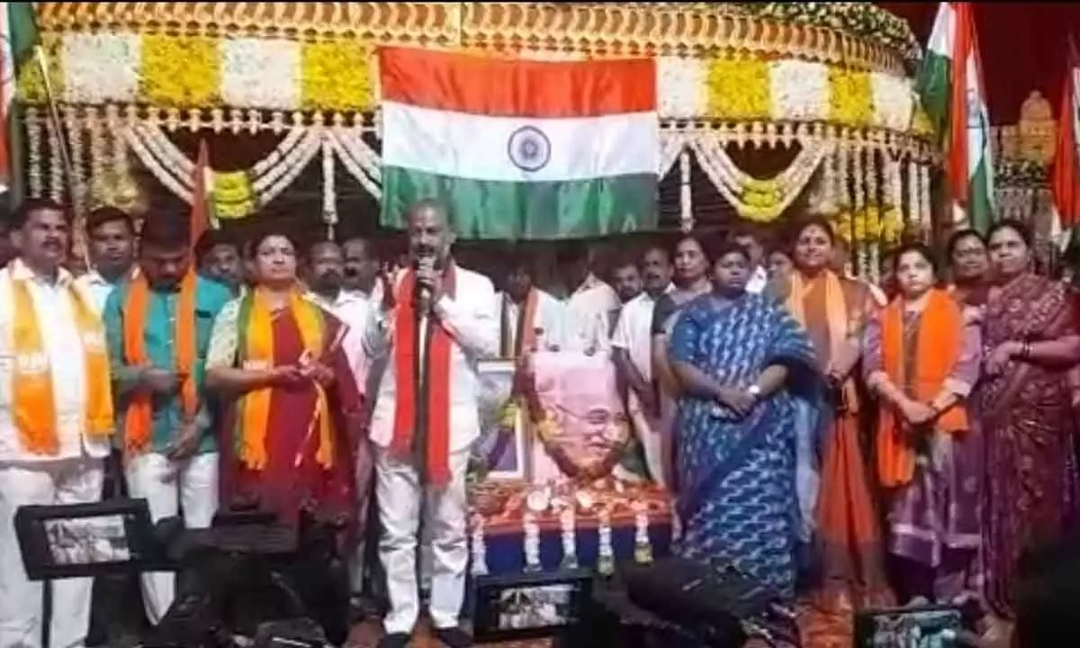 BJP State chief Bandi Sanjay launching Har Ghar Tiranga Rally at Choutuppal in Yadadri-Bhongir district on Tuesday