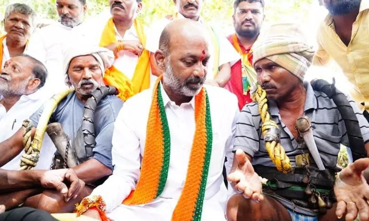 BJP State chief Bandi Sanjay interacting with toddy tappers in Sunkenepally village in Nalgonda district on Wednesday