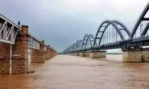 Rising Godavari at Pushkar Ghat in Rajahmundry on Wednesday afternoon