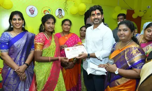 TDP national general secretary Nara Lokesh distributing sewing machines and certificates to women in Mangalagiri on Wednesday