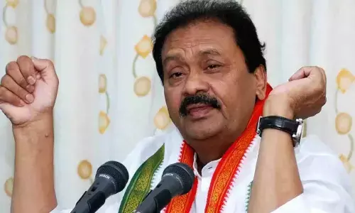 Shabbir flays CM for not including pics of Muslim patriots in govt ad