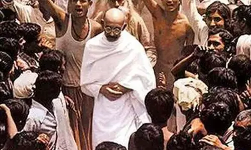 Gandhi Film screened in about 552 cinema halls, this will enable about 22 lakh school children to watch the film. Gandhi Film screened in about 552 cinema halls, this will enable about 22 lakh school children to watch the film.