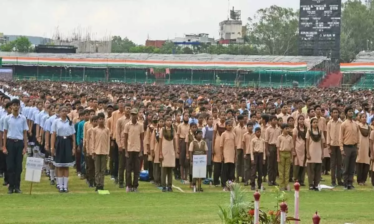 1 cr students sing patriotic songs to set world record