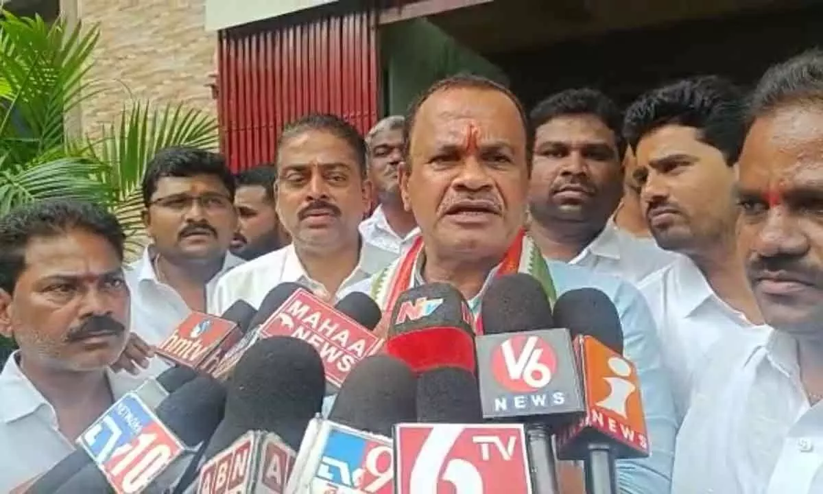 Bhongir MP Komatireddy Venkat Reddy addressing the media in Bhongir on Saturday