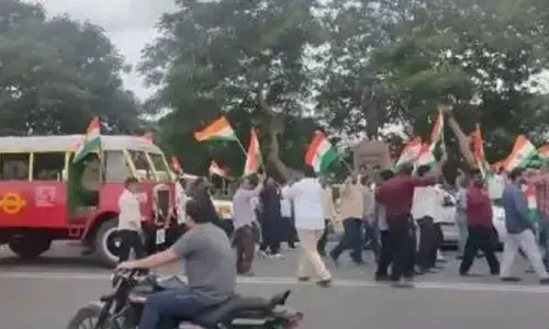 Nizam-era bus steals show at TSRTC parade