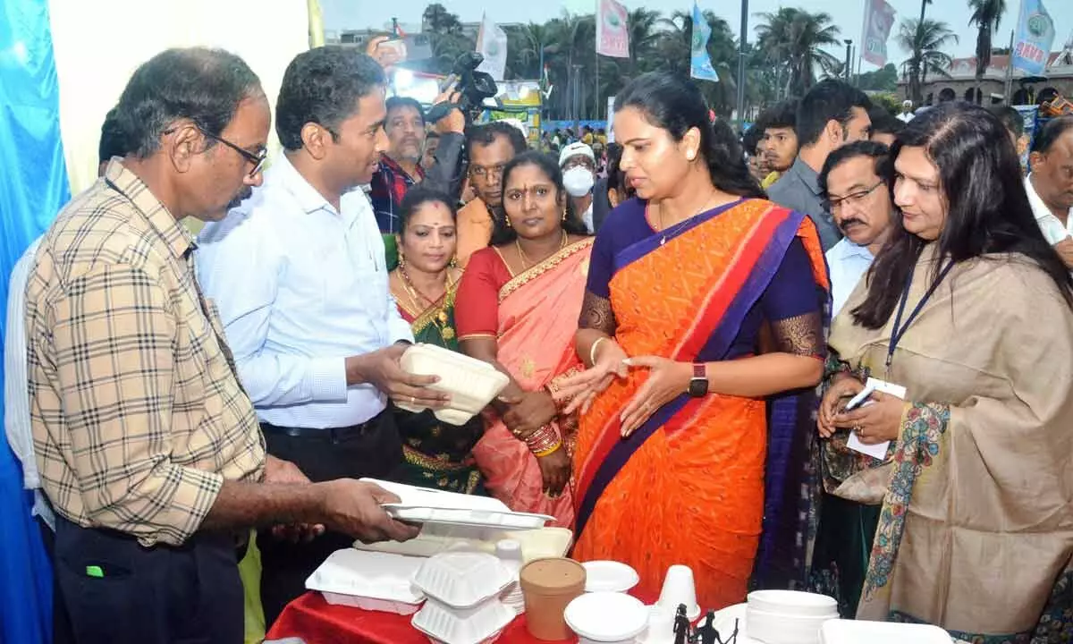 GVMC Commissioner G Lakshmisha briefing on the plastic alternative products to Health Minister Vidadala Rajini in Visakhapatnam on Sunday