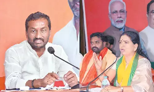 Suspend Min Srinivas Goud from cabinet: BJP to KCR