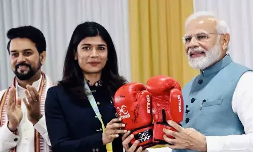 Nikhat Zareen gifts PM Modi boxing gloves