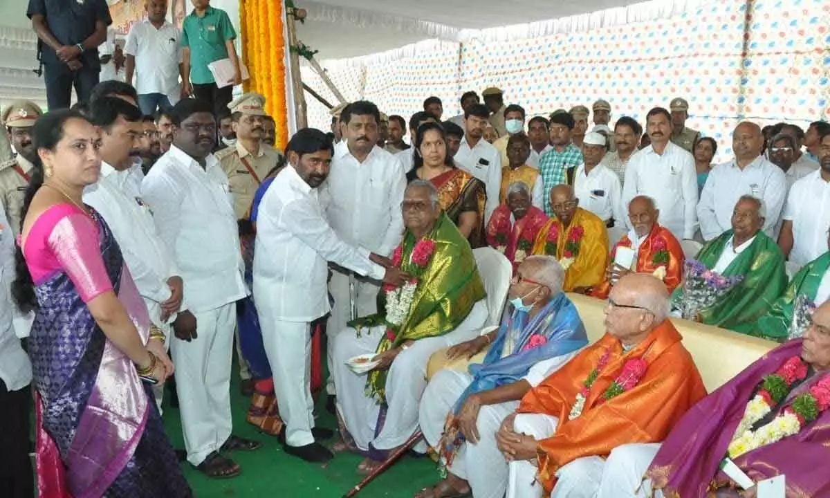 Energy Minister Jagadish Reddy felicitating freedom fighters in Suryapet on Monday