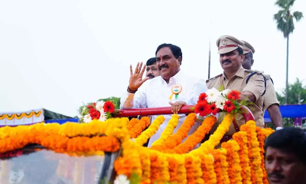 Minister for Panchayat Raj and Rural Development Errabelli Dayakar Rao taking guard of honour at the Diamond Jubilee of the Independence Day celebration in Jangaon on Monday