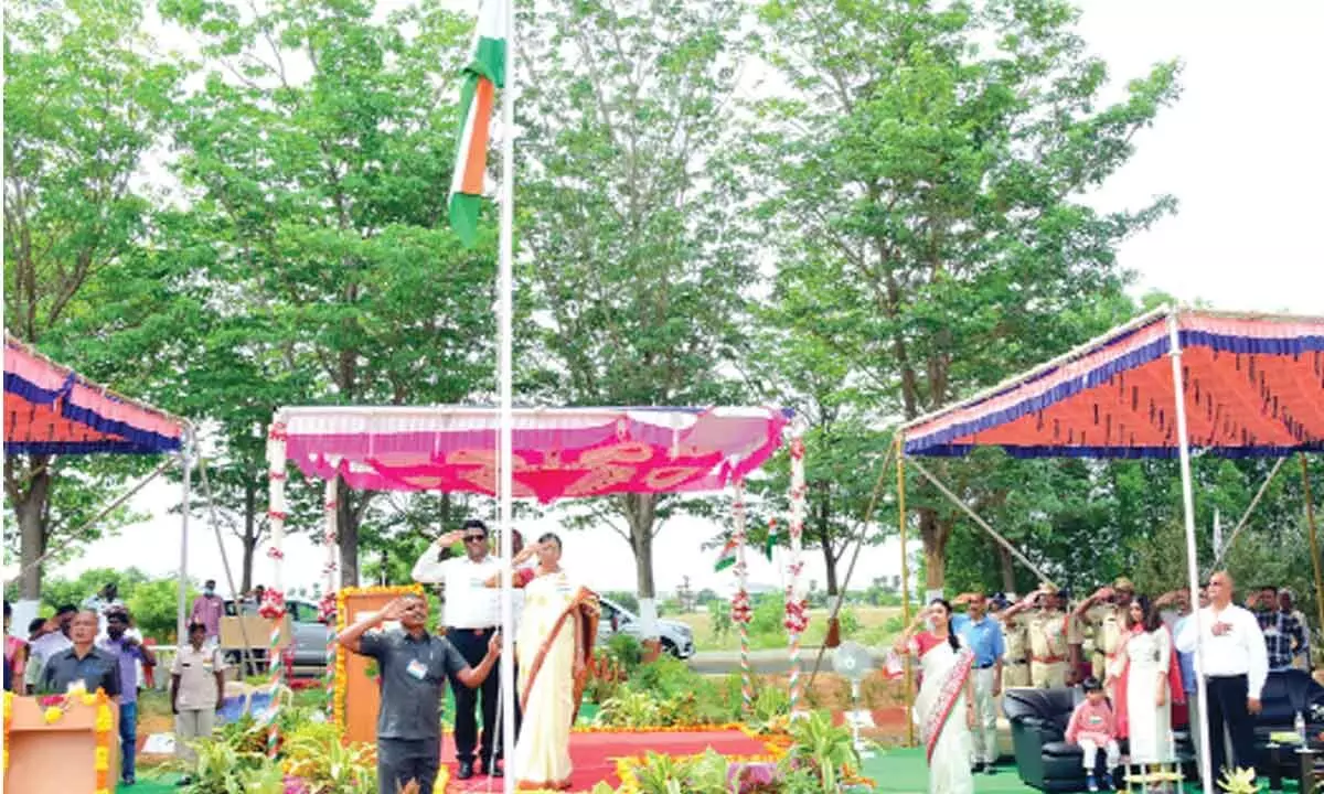 Former V-C of SPMVV Prof S Rathna Kumari and Sri City MD Ravindra Sannareddy saluting the national flag