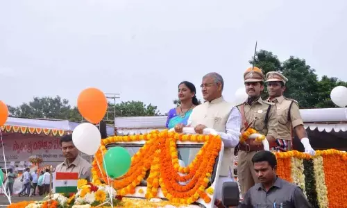 Minister Chelluboyina Srinivasa Venugopala Krishna inspecting the parade as part of Independence Day celebrations in Rajamahendravaram on Monday. District Collector K Madhavi Latha, SP Aishwarya Rastogi and Kovvur DSP B Srinath are also seen.