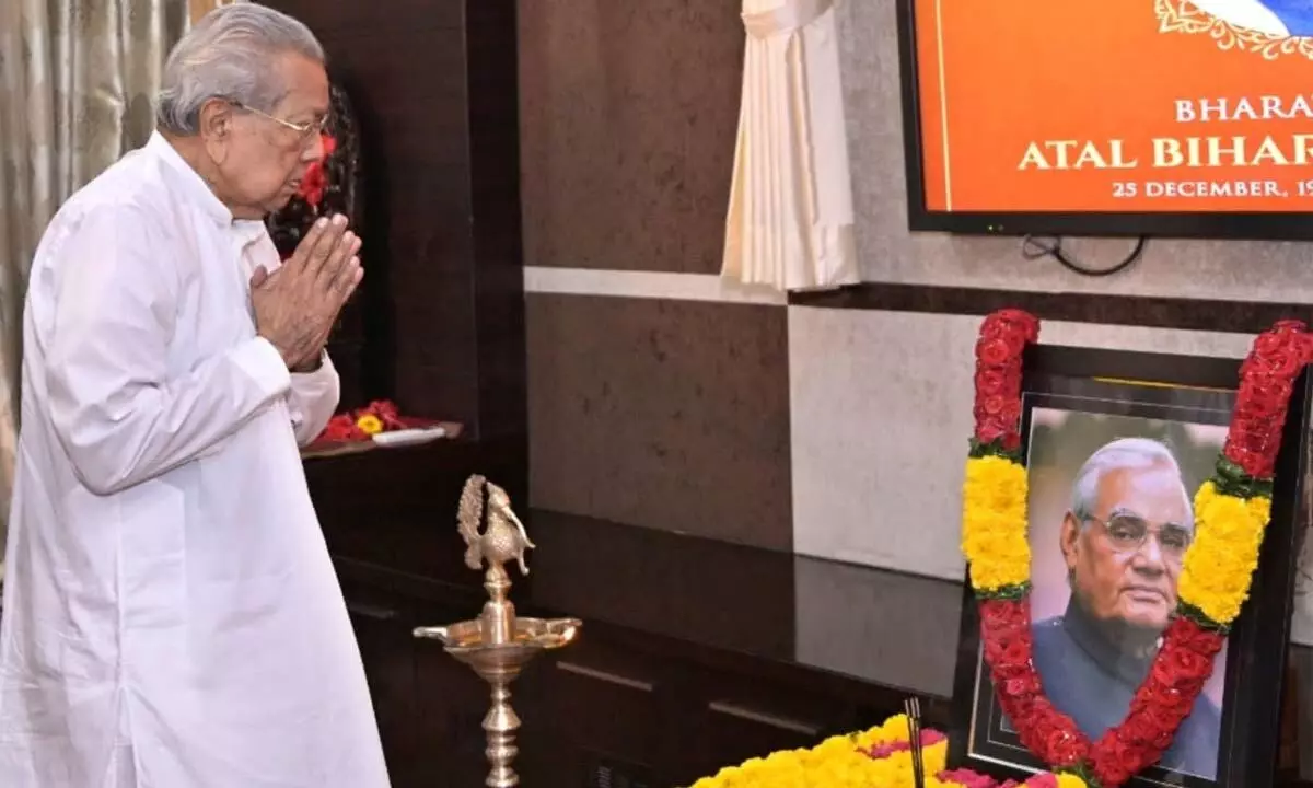 Governor Biswabhusan Harichandan paying tributes to former PM Atal Bihari Vajpayee at Durbar Hall in Raj Bhavan in Vijayawada on Tuesday