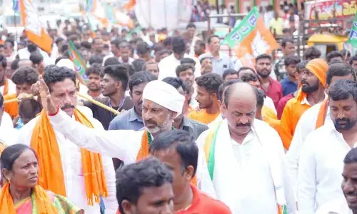 Bandi trashes KCRs charges against Centre