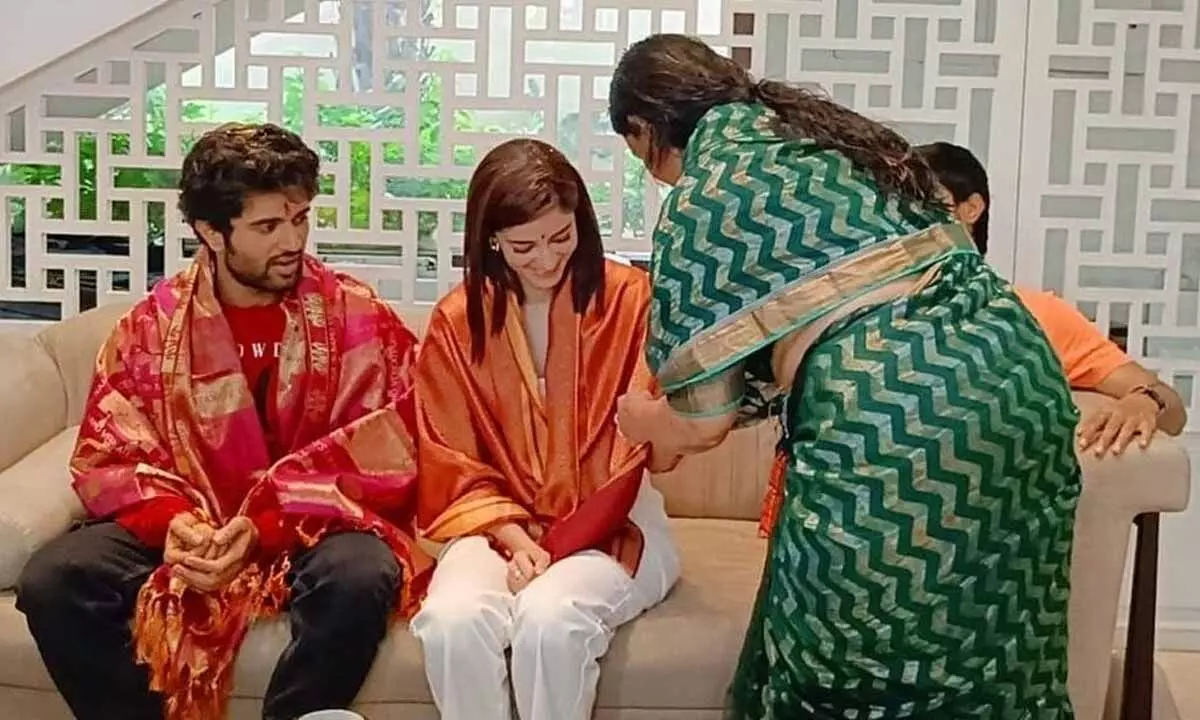 Vijay Devarakonda’s mother organised a special pooja for her son and Ananya at her home!