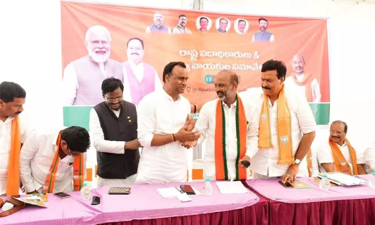 BJP State president Bandi Sanjay with Ponguleti Sudhakar Reddy and Komatireddy Rajagopal Reddy at the party meeting in Jangaon on Wednesday