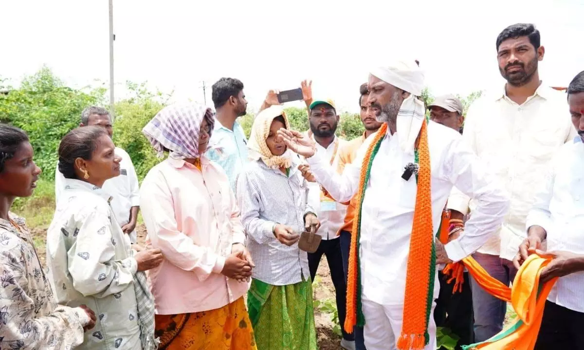 BJP State president Bandi Sanjay interacting with farm labourers during his Praja Sangrama Yatra in Jangaon district on Thursday