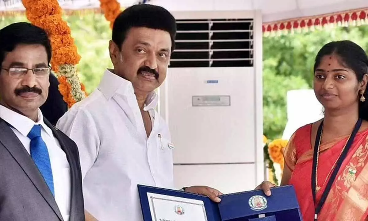 B Ezhilarasi receives the Kalpana Chawla Award from Tamil Nadu Chief Minister MK Stalin during the 76th Independence Day celebrations on Tuesday