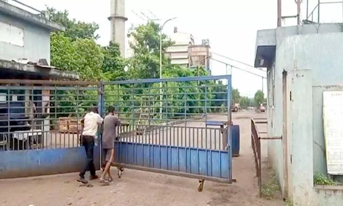 Three dead and four injured due to explosion at a Sugar factory in Kakinada