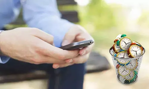 Smartphones users in 2 countries now spend nearly 6 hrs a day on apps