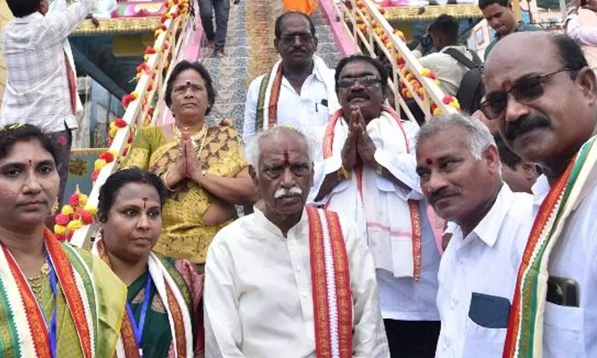 Haryana Governor Bandaru Dattatreya after unveiling 51 feet Lord Siva idol at Ganga Bhramaramba Sametha Malleswara Swamy Vari Devasthanam in Mangalagiri on Sunday