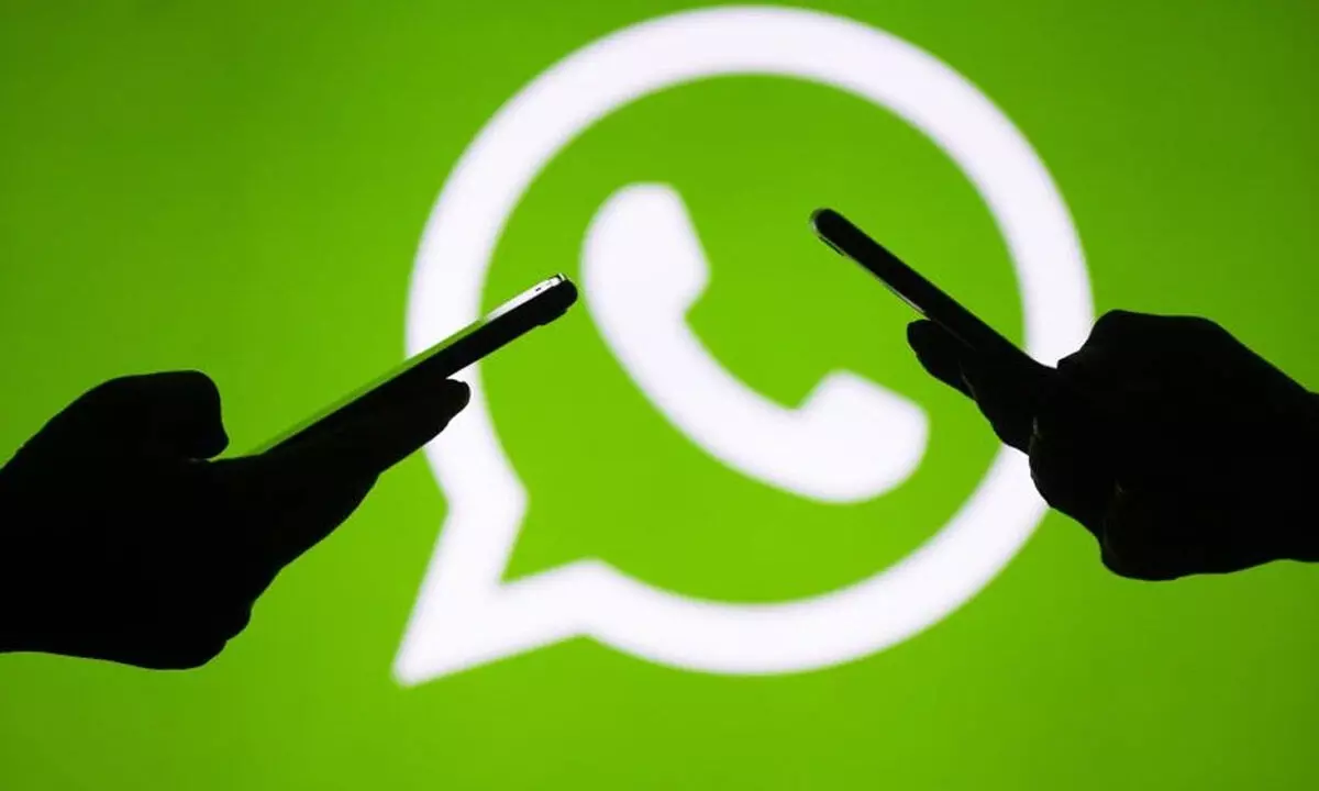 Tips for reading WhatsApp messages privately