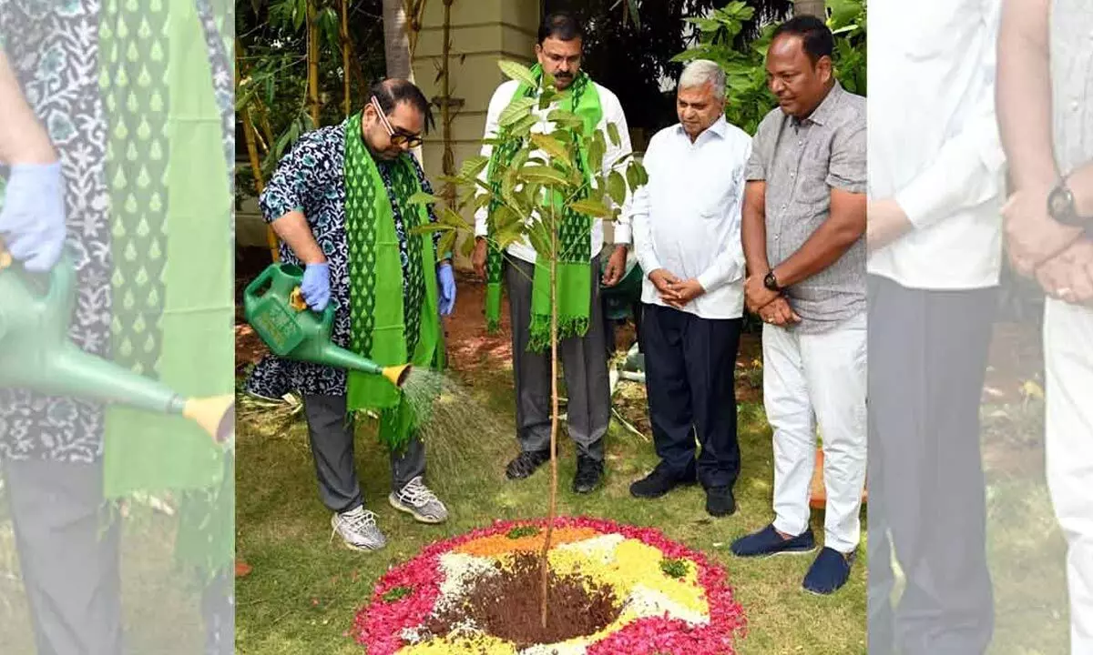 Singer Shankar Mahadevan takes part in Green India Challenge in Hyd