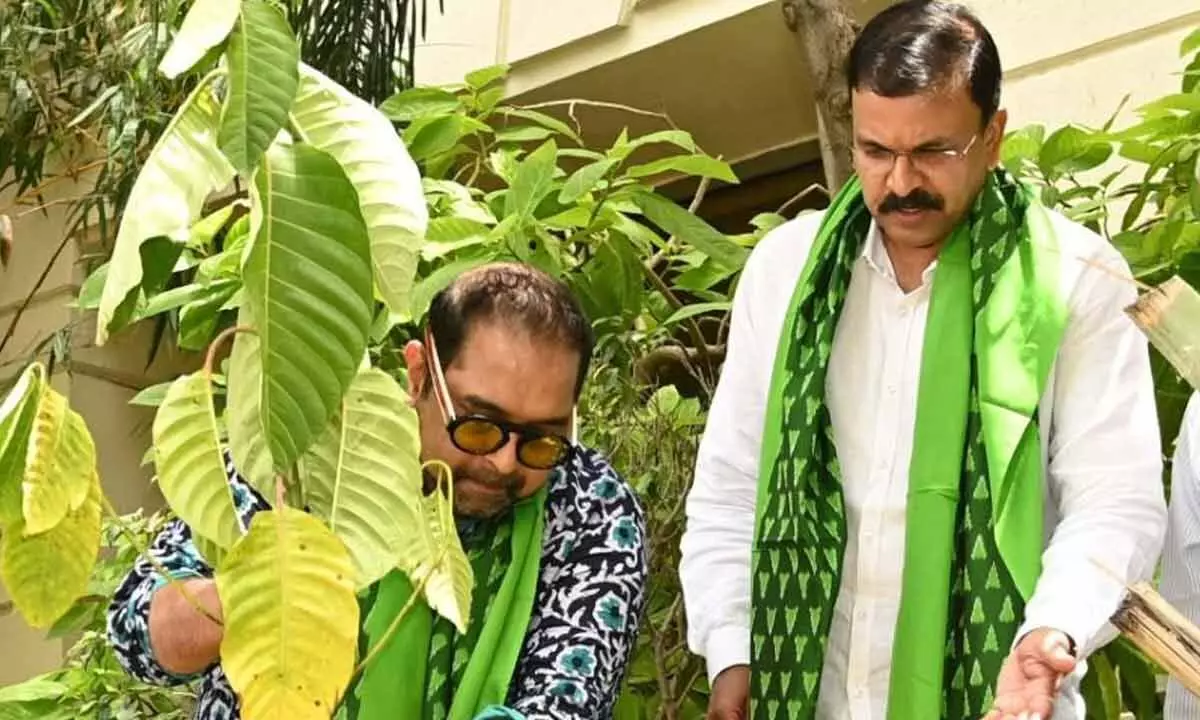 Shankar Mahadevan takes part in Green India Challenge