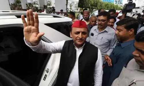 Akhilesh goes to Azamgarh to meet jailed SP leader