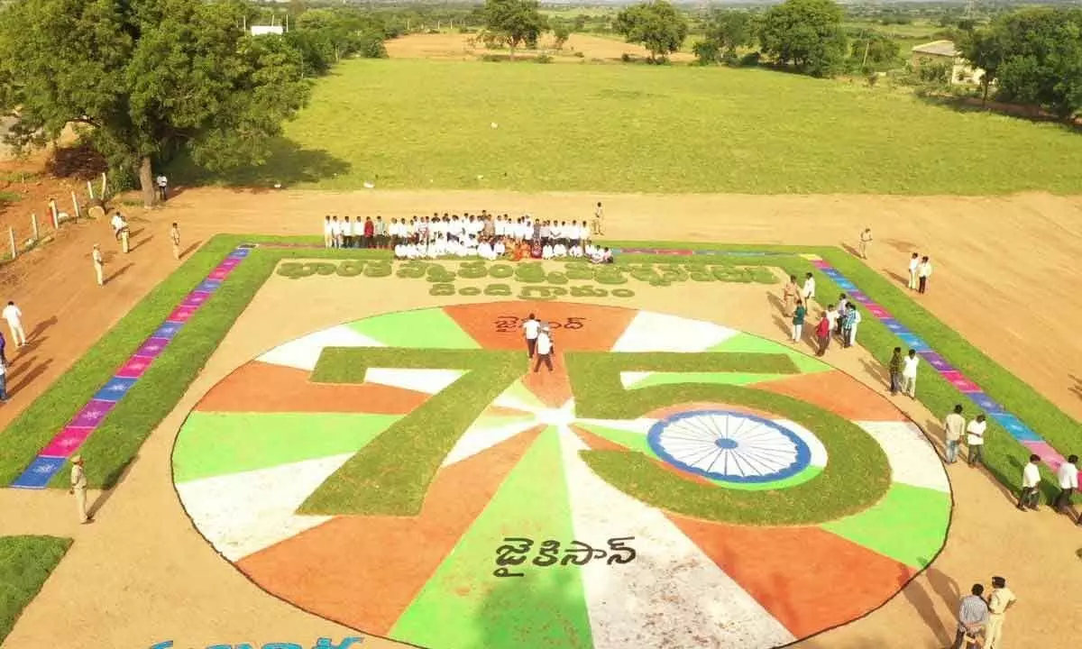 The artists celebrate by designing 75 years of Independence with sprouts  in Dindi on Tuesday